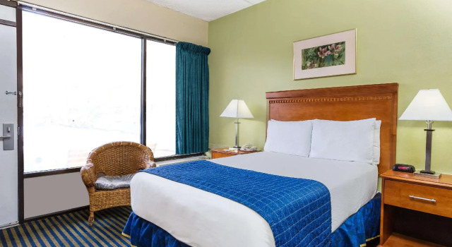 Двухместный номер Days Inn by Wyndham Virginia Beach At The Beach