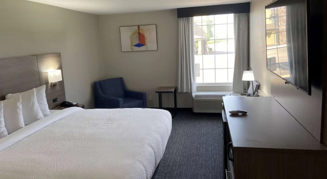 Четырёхместный номер Standard Days Inn & Suites by Wyndham Tahlequah