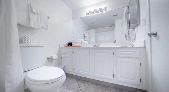 Scottsdale's premium short term getaway, Fully furnished 1 bedroom homes, FREE Golf, cable, utilities, Wi-Fi, parking, pool, and bike trails- Unit 231 by RedAwning, Забронировать Апартаменты/квартира Апартаменты Пруда в Темпе, Апартаменты/квартира