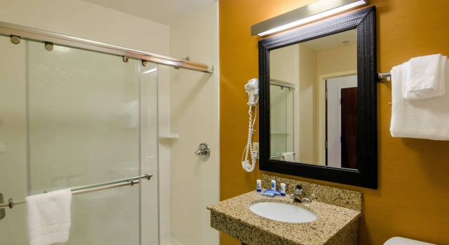 Двухместный номер Standard Fairfield Inn and Suites by Marriott Potomac Mills Woodbridge