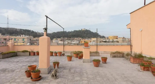 Апартаменты Top Floor Apt with Rooftop Terrace near St. Peter