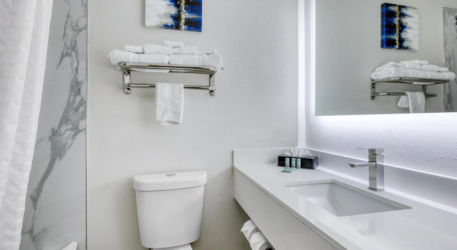 Четырёхместный номер Standard Best Western Greensboro Coliseum Inn