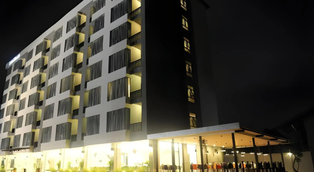 Leenova Hotel