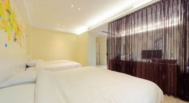 Четырёхместный номер Comfort с балконом Taiping 528