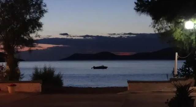 Bouriti Eleni Tzamaros, Rezervovat Hotel Merichas Kythnos