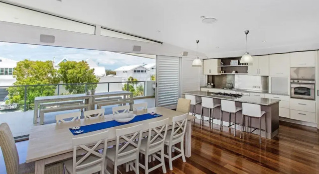 Salt Beach Holiday Home