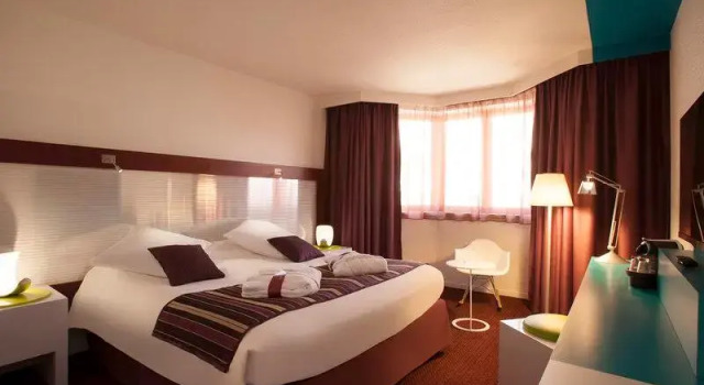 Номер Standard Пентхаус с видом на бассейн Mercure Strasbourg Centre