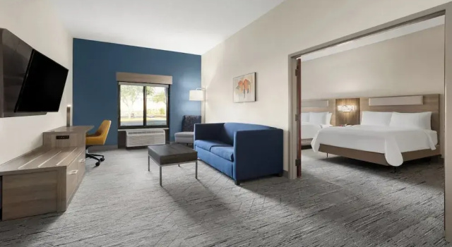 Люкс c 1 комнатой Holiday Inn Express & Suites Sebring by IHG