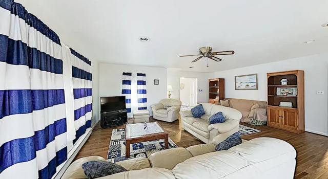 Tranquil Canal-front Getaway - 3 Blocks To Beach 4 Bedroom Home
