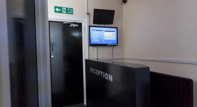 Кровать в общем номере Fenham Hotel express