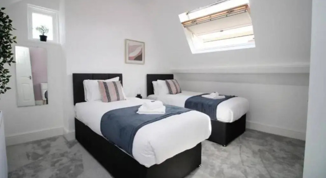 16 North Road Flat 4 by Mia Living Free Parking On Site