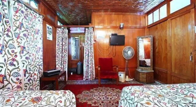 Двухместный номер Deluxe с видом на озеро Houseboat Lily of Nageen