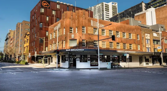 Bar Broadway