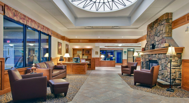 Holiday Inn South Burlington, Varaa Hotelli Hotellit New England uima-altaalla, Uima-allas