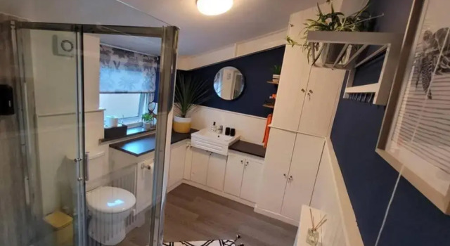 Коттедж Near beach, Modern and Spacious 4 Bedroom House, Hot Tub, Wifi, Netflix, Parking