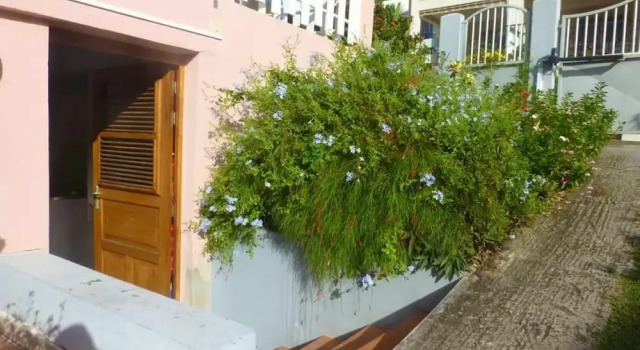 Studio in Sainte Anne, With Wonderful Mountain View, Enclosed Garden a