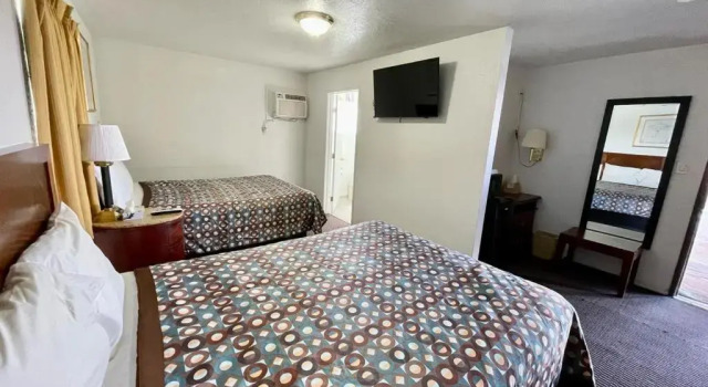 Четырёхместный номер Standard Desert Inn
