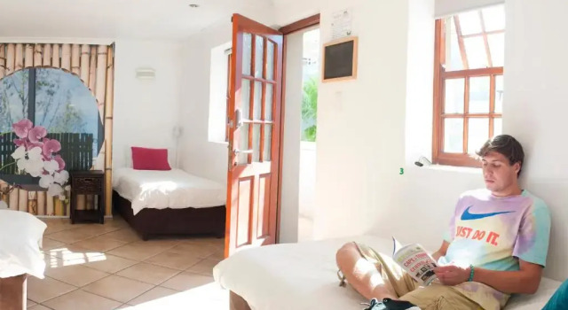Кровать в общем номере Atlantic Point Backpackers