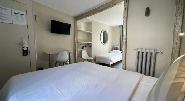 Трёхместный номер Comfort Hotel Nation Montmartre