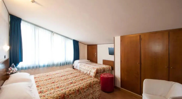 Трёхместный номер Standard Hotel La Riviera