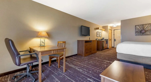 Двухместный номер Standard с балконом и с видом на озеро Best Western Premier The Lodge on Lake Detroit