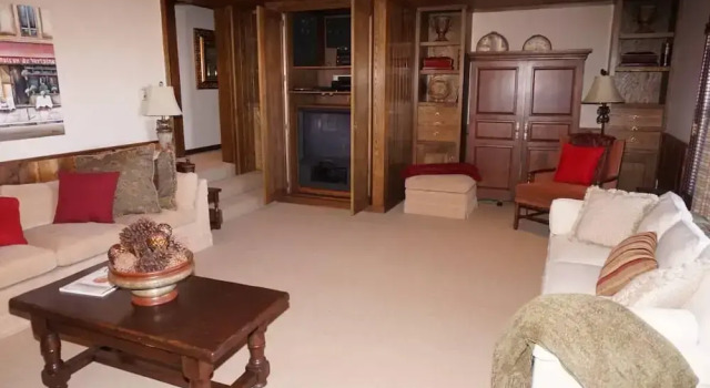 Коттедж с 6 комнатами Large Wood Run 6 Bedroom Ski-in / Ski-out Access Home by RedAwning