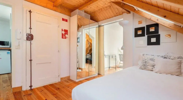 Attic Apartment With Balcony in Bairro Alto