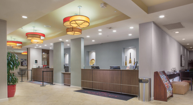Crowne Plaza Ventura Beach by IHG, Забронировать Отель Вентура Central Coast California