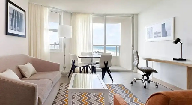 Двухместный люкс c 1 комнатой с балконом и с видом на океан Marriott Stanton South Beach