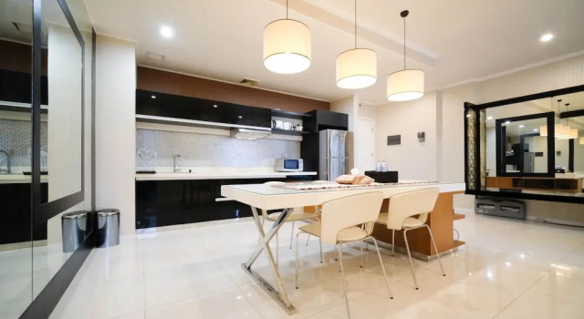 Апартаменты Spacious 2Br At The Via And The Vue Apartment Surabaya