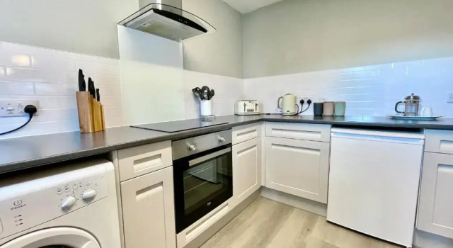 Апартаменты Fewster Apartment - City Centre location with free parking