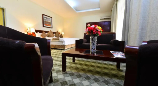 Номер Executive The Manor Hotel