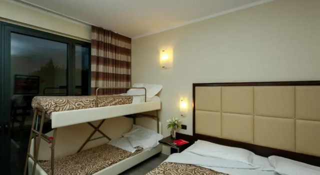 Четырёхместный номер Economy Parc Hotel