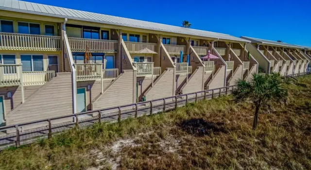 Shores Townhouse by Forehand Rentals