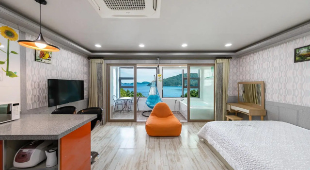 Geoje Marine Castel Pension