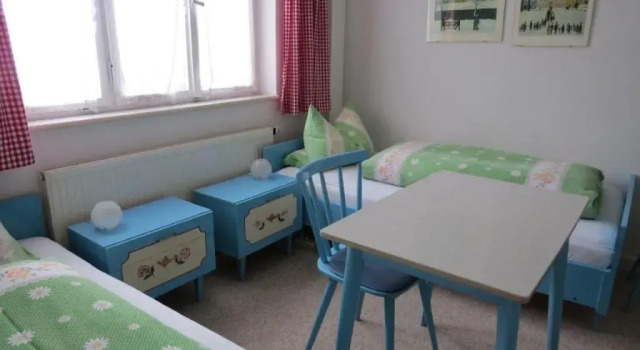 Четырёхместный номер Standard Gästehaus Huber - traditional Sixties Hostel