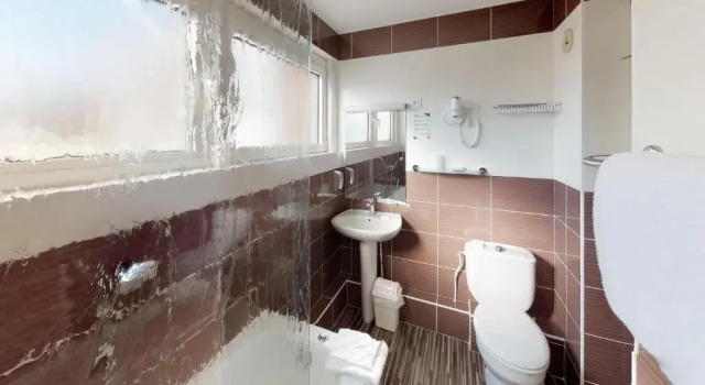 Трёхместный номер Comfort Hôtel de France Contact-Hôtel