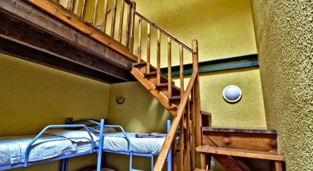 Кровать в общем номере Albergue Juvenil de Bustiello
