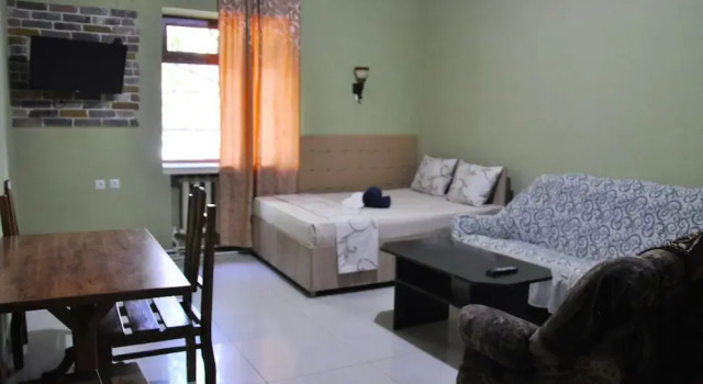 Vak Guesthouse, Boek Pension Hotels in Kʼanakʼerr met parkeren, Parkeren