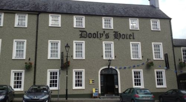 Doolys Hotel, Забронировать Отель Бирр 