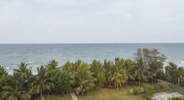 Апартаменты Luxury CASAMIA Oceanfront Condo Nilaveli