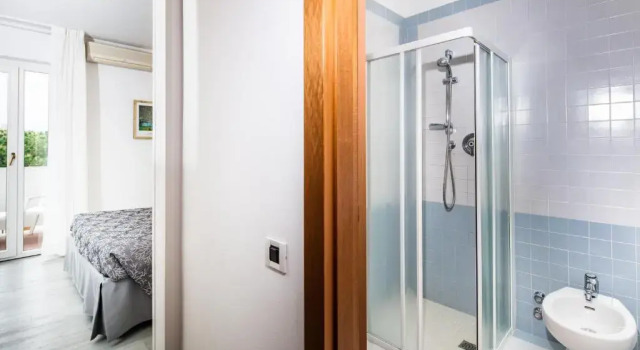 Четырёхместный номер Standard Hotel Ambassador Meuble