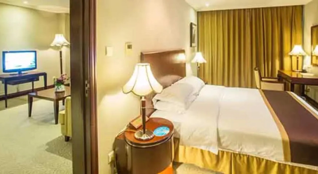 Люкс Deluxe New Century Hotel Pudong Shanghai