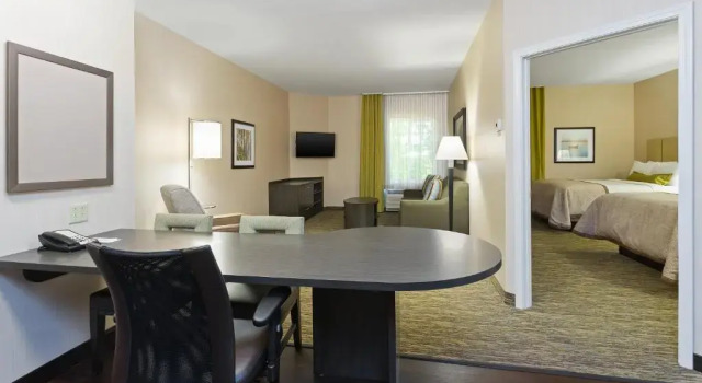 Четырёхместный люкс c 1 комнатой Candlewood Suites Grove City - Outlet Center by IHG