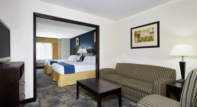 Четырёхместный люкс Holiday Inn Express Pekin - Peoria Area by IHG