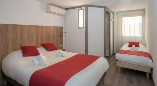 Трёхместный номер Standard Brit Hotel Plaisance A9/A61