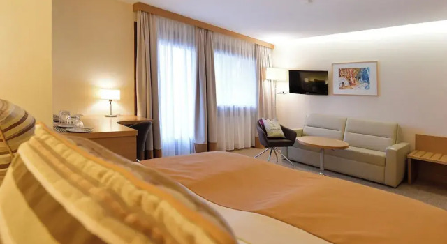 Четырёхместный номер Comfort с балконом и с видом на сад Seehotel Rust