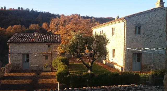 Cardaneto B&B, Rezerwuj Bed and Breakfast Hotele w Montone z parkingiem, Parking