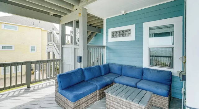 Grand Seaside Escape w/ Direct Beach Access!