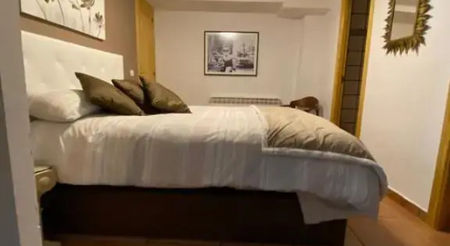 Bodega íntima, Book Apartment Hotels in Aragon with Parking, Parking